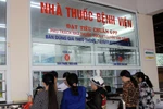 Bốc thuốc online, dược sĩ google khiến con bệnh nặng, bà mẹ lên tiếng răn mình