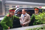 Tiền hối lộ đựng trong thùng các tông và 200.000 USD tưởng là quà mừng Tết