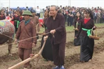 Phó Thủ tướng Trương Hòa Bình xuống đồng cày Tịch điền