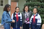 Tặng danh hiệu Người tốt việc tốt cho học sinh cấp 2 Gia Thụy trả lại tiền rơi