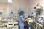 Con thoát cửa tử, người mẹ mong cộng đồng dùng kháng sinh trách nhiệm