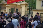 Công an hút thuốc, báo chí bị "xua" ở phiên tòa xử bác sỹ Cát Tường