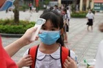 Học sinh tiểu học Hà Nội vui mừng trở lại trường sau hơn 3 tháng tạm xa
