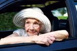 Anh: Hơn 1 triệu người vẫn lái được ô tô khi đã trên 80 tuổi