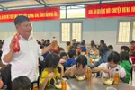 Tấm lòng thầy giáo vùng cao chăm lo bữa ăn, giấc ngủ HS đến hiến đất xây trường