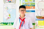 Bộ trưởng Bộ GD tặng bằng khen cho học sinh dũng cảm cứu người khỏi ray tàu hỏa