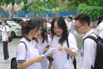 Hà Nội: Thời tiết mát mẻ, sĩ tử thoải mái đến làm thủ tục dự thi tốt nghiệp 2023