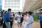 Thí sinh thở phào sau khi hoàn thành bài thi tổ hợp 