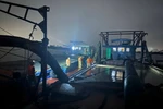 Hà Nội cương quyết giải tỏa bãi chứa vật liệu xây dựng ven sông trái phép
