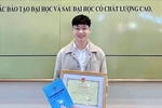 Tân cử nhân Trường Đại học Sư phạm Hà Nội và lá đơn đặc biệt lúc 18 tuổi