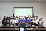 Cha mẹ chỉ lo cầm điện thoại, lướt mạng thì sao hình thành văn hóa đọc cho con