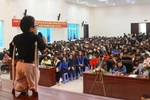“Nick Vujicic Việt Nam” lan toả nghị lực đến với HS trường THPT Đinh Tiên Hoàng