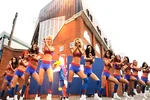 Điệu Gangnam Style của các hoạt náo viên bốc lửa