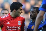Nín thở chờ... Luis Suarez bắt tay Evra