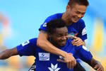 Siêu phẩm V-League sánh ngang Rooney, Tevez...
