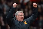 Sir Alex ăn mừng như trẻ con khi Chicharito ghi bàn phút bù giờ