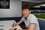 Park Ji-sung cười tươi rói ngày chính thức rời M.U