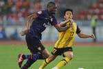 Malaysia XI 1-2 Arsenal: Không Van Persie, Pháo thủ thắng nhọc nhằn