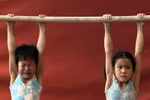 Đau lòng cảnh trẻ em Trung Quốc bị đánh đập, cưỡng ép tập thể thao (3)