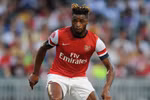 Arsenal liên tiếp bán Van Persie và Alex Song