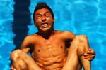 Phì cười gương mặt 'khó đỡ' của VĐV nhảy cầu Olympic 2012