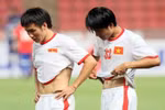 Góc ảnh: Thua đau Philipines, thầy trò 'tướng' Hùng cúi đầu rời sân