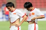 Góc ảnh: Thua đau Philipines, thầy trò 'tướng' Hùng cúi đầu rời sân