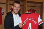 Lukas Podolski bảnh bao ngày ra mắt Arsenal