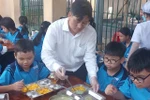 Hiệu trưởng gửi thư ngỏ xin đổi hoa, bánh kem dịp 20/11 bằng thẻ BHYT cho HS