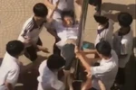 Nam sinh bị nhóm bạn thúc vùng nhạy cảm vào cột: HS tường trình là "do trêu đùa"