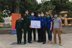 Giảng viên khoa Hoá điều chế nước rửa tay khô phát miễn phí cho người nghèo