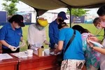 Áo xanh tình nguyện trên tuyến đầu chống giặc Covid-19