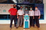 Giảng viên bắt tay chế tạo máy rửa tay sát khuẩn tự động để chống dịch Covid-19
