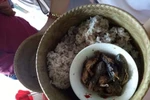 Bữa cơm kham khổ của học sinh Tiểu học nơi vùng biên giới Quảng Trị