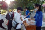 Bữa cơm nghĩa tình ấm lòng cho thí sinh vùng cao Quảng Trị thi tốt nghiệp