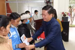 Tạp chí điện tử Giáo dục Việt Nam tặng quà Tết cho 200 hộ nghèo tại Lai Châu