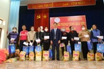Hơn 150 suất quà Tết đến với hộ nghèo xã Hiền Lương nhân dịp Xuân Quý Mão