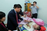 Giáo viên còn khó khăn ở Thị xã Phú Thọ xúc động nhận quà Tết