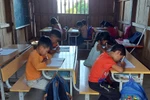 Không còn được hỗ trợ tiền ăn, học sinh bỏ lớp, thầy cô đi từng nhà vận động