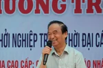 Giáo sư Nguyễn Lân Dũng ‘thắp lửa dưới mưa’ ở trường Hiệp Hòa số 1