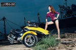 Người đẹp Diễm Trinh đọ sức cùng quái xế Can-Am bên sông Sài Gòn