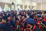 Kiến nghị nâng thu nhập cho tiến sĩ, PGS, GS để tránh "chảy máu chất xám"