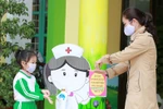2 nhiệm vụ của nhân viên y tế trong công tác chăm sóc mắt cho trẻ mầm non