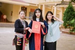 Thực hiện ước mơ của bố, nữ thủ khoa người Dao chọn sư phạm để "đưa chữ lên bản"