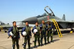 Báo Mỹ: Ấn Độ phải học lại cất, hạ cánh máy bay hải quân MiG-29K