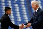 Phó Tổng thống Mỹ khuyến khích học viên hải quân bảo vệ hòa bình Biển Đông