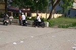 “Phao thi” vứt trắng cổng trường Dương Đình Nghệ