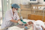 Rơi vào hôn mê, tổn thương não, tử vong do uống rượu "công nghiệp"
