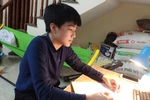 5 năm mất cả mẹ lẫn bố, 2 anh em bấu víu người thân vượt qua đau thương