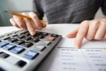 4 ĐH có thế mạnh đào tạo kinh tế, trường nào tỉ lệ SV có việc làm cao nhất?